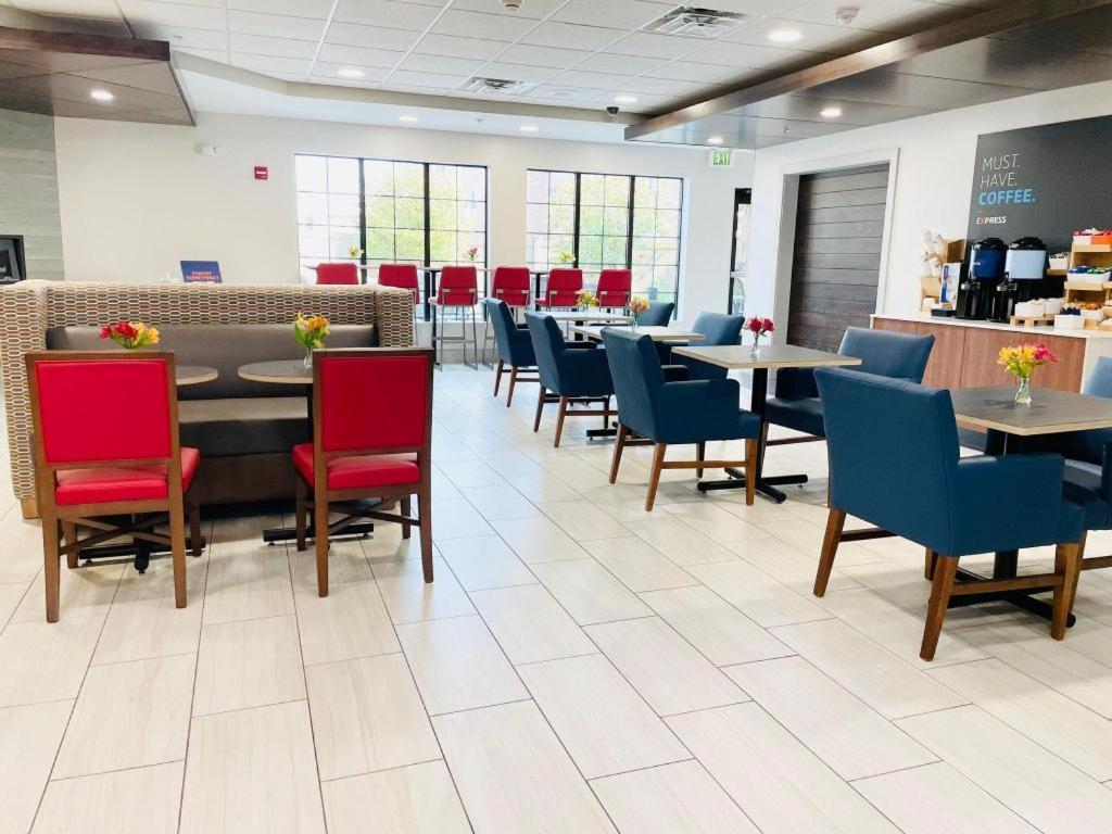 Holiday Inn Express Hotel & Suites Grand Island By Ihg Luaran gambar